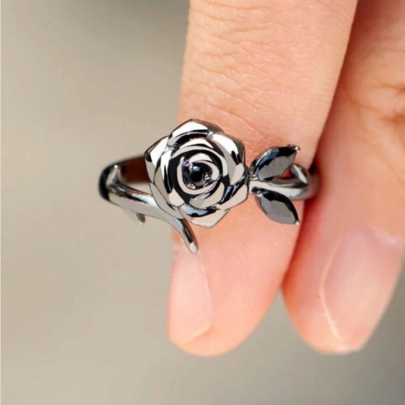 Elegant Silver Rose Ring - Picture 2 of 6